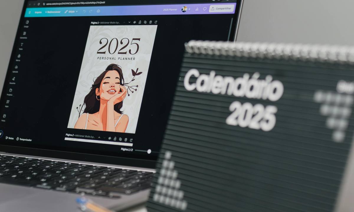 Portàtil amb la informació digitalitzada i ordenada